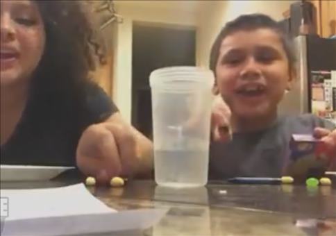 Eklige Jelly Beans essen