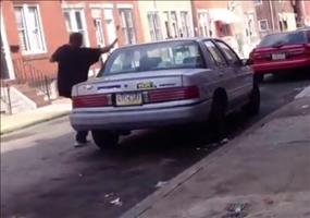 Selfowned beim Auto demolieren