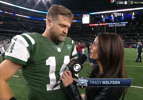 Nick Mangold photobombed Ryan Fitzpatrick