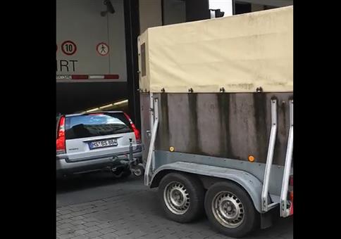Passt schon: Mit dem Anhänger in die Tiefgarage
