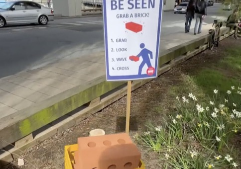 Auf dem Zebrastreifen besser gesehen werden