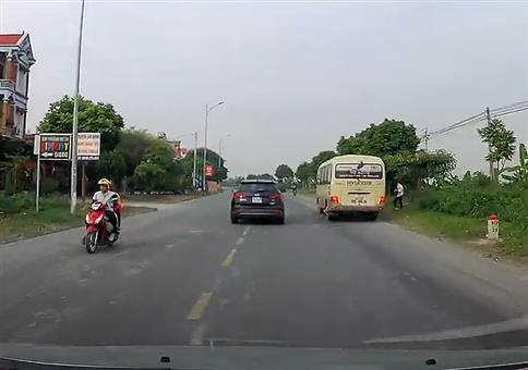 Wie war das noch gleich mit den haltenden Bussen?