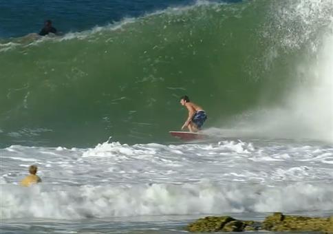 Aus dem Weg! Hier kommt der Herr der Wellen!