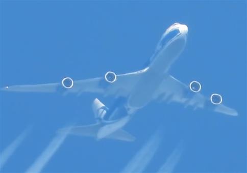 Mit der Nikon Coolpix P1000 an eine Boeing 747 rangezoomt