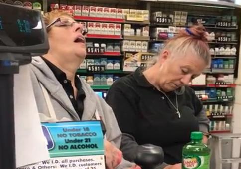 Neulich an der Kasse: Nachtschicht, müde und zugekifft