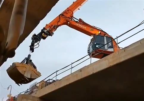 Bagger mit Armverlängerung