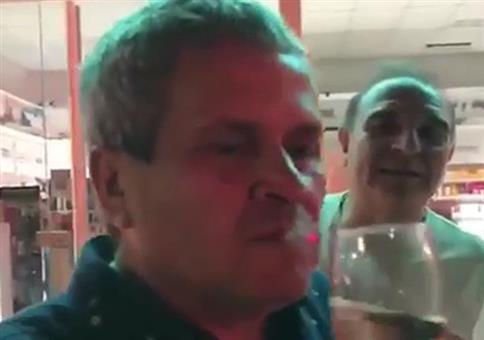 Rauchen und trinken gleichzeitig