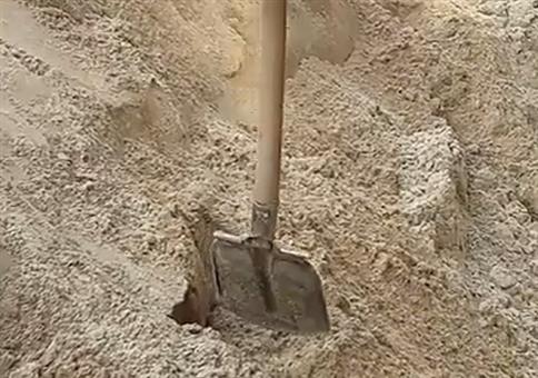 Bagger und seine Schaufel