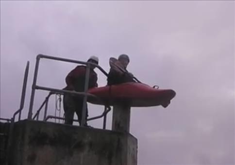 Kajak hat Startschwierigkeiten