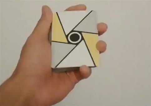 Schöner Fächertrick mit Kartendeck