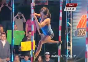 Frauenpower beim Hindernisslauf