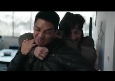 Fette Action: Kampf in fremder Wohnung