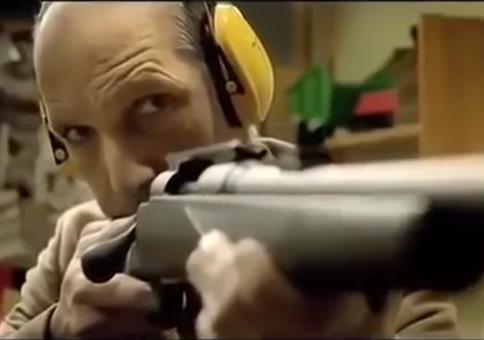 Senior am Schiessstand