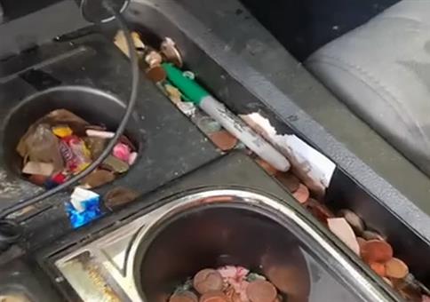 Innenreinigung eines Saustall Autos