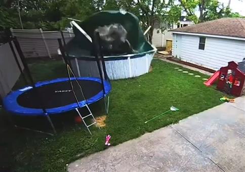 Und auf einmal war der Pool kaputt