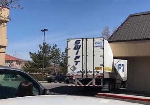 Die Hausecke kam wie aus dem nichts!