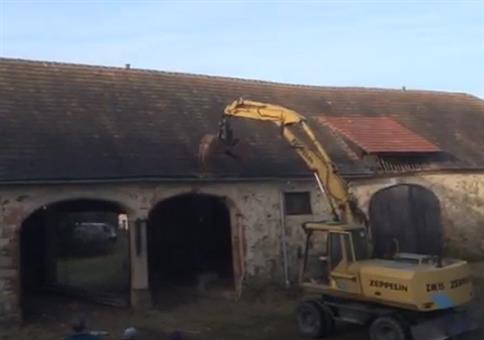 Alter Verwalter - Wenn der Bagger ein altes Gebäude einreißt