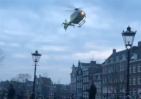 Hubschrauber Skills in der Innenstadt von Amsterdam