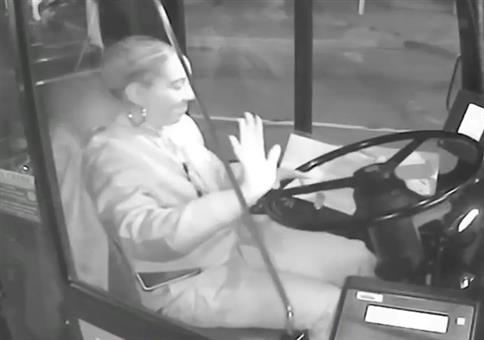 Natalie, eine sehr coole Busfahrerin