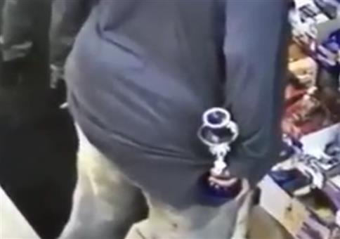 Sich die Wasserpfeife in den Arsch stecken