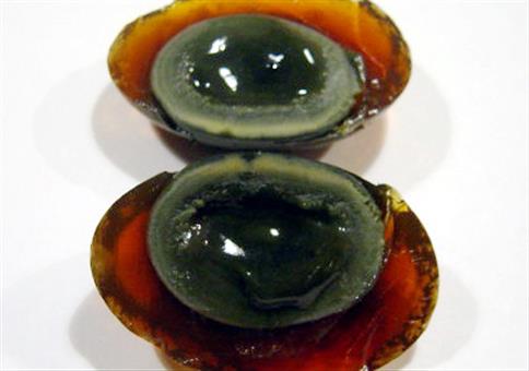 Hmmm... lecker! Tausendjährige Eier!