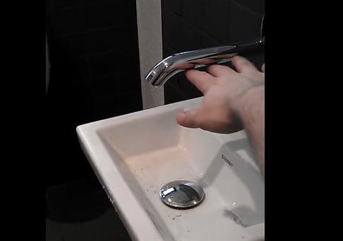 Eine tolle Wasserhahn-Waschbecken Kombination