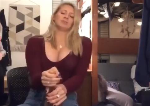 Die einzig richte Reaktion beim Sektflascheöffnen