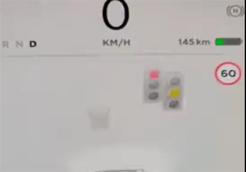 Auto mit autonomer Ampelerkennung