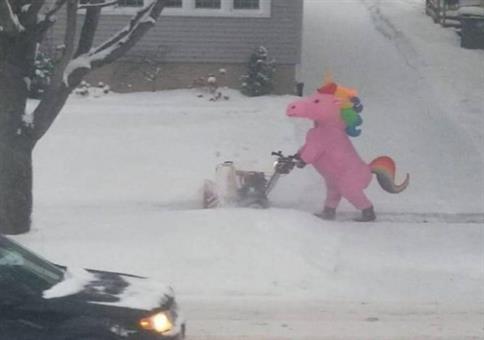 Mit dem Outfit mal durch den Schnee hüpfen