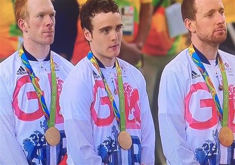 Bradley Wiggins bei der Teamverfolgung Siegerehrung