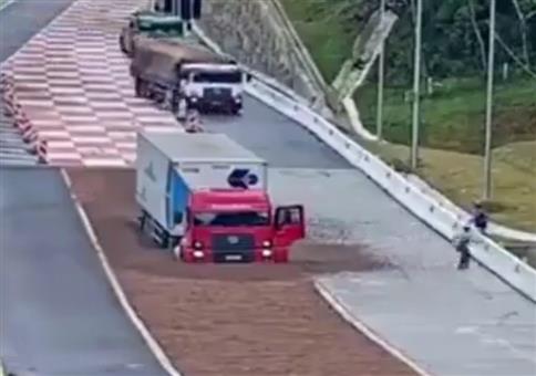 LKWs auf der Entschleunigungsspur