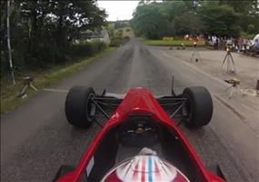 Schmale schnelle Rennstrecke