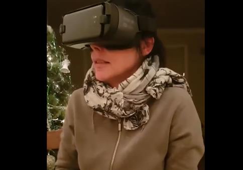 VR Erlebnis: Zur Beruhigung mit dem Hund kuscheln