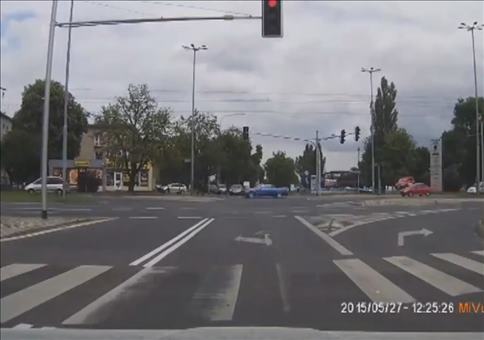 Neulich in Polen: Noch schnell an der Straßenbahn vorbei
