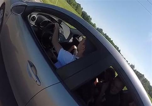 Selfievideo während des Roadtrips