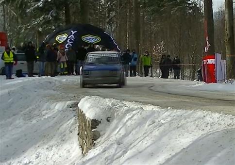 Schnelle Zuschauerhilfe bei Rallye-Crash
