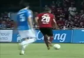 Shirt ausziehen beim Fußball = Gelbe Karte