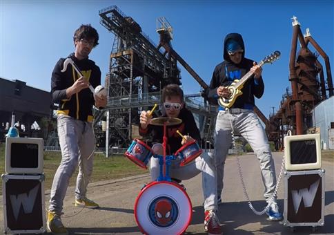 Rage against the machineauf Spielzeugsinstrumenten