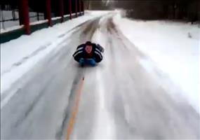 Schlitten mit Auto ziehen