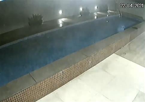 Zack! Ist der Pool weg!