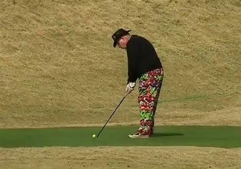 Fesche Hose mit schönem Schlag beim Golf