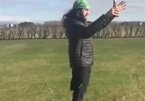 Backflip und Bier fangen