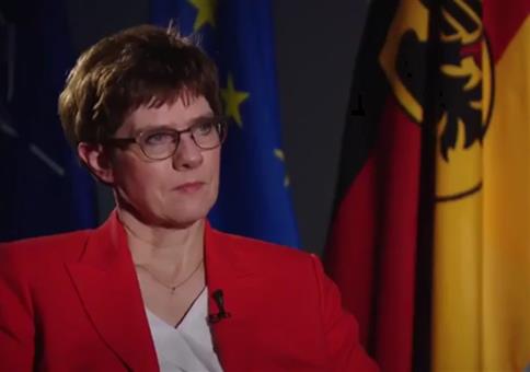 AKK hat untenrum Probleme