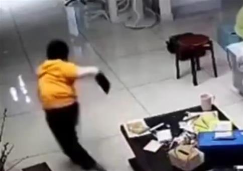 Wenn deine Eltern unerwartet früher nach Hause kommen