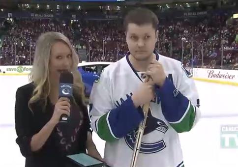 Eishockey Tor treffen und Auto gewinnen