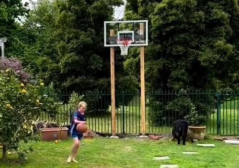 Da ist beim Basketball ziemlich schnell die Luft raus