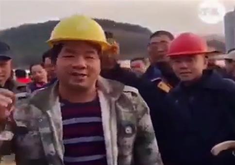 Deshalb trägt mein Chef immer einen roten Helm