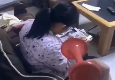 Wenn der Bruder die kleine Schwester ärgert - Teil 2