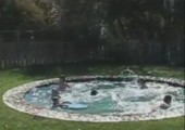 Versteckter Pool im Garten