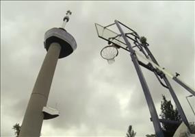 Basketballwurf aus großer Höhe